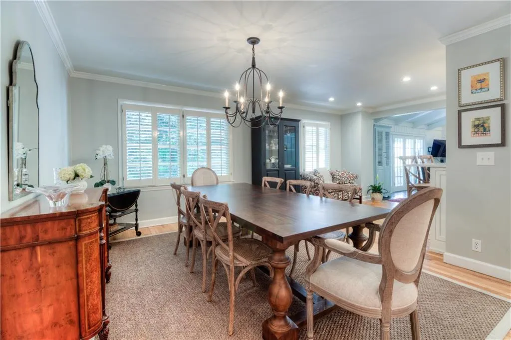 725 E Northway Lane, Atlanta, Georgia 30342, 4 Bedrooms Bedrooms, ,3 BathroomsBathrooms,Residential,Sold,725 E Northway Lane,6582252
