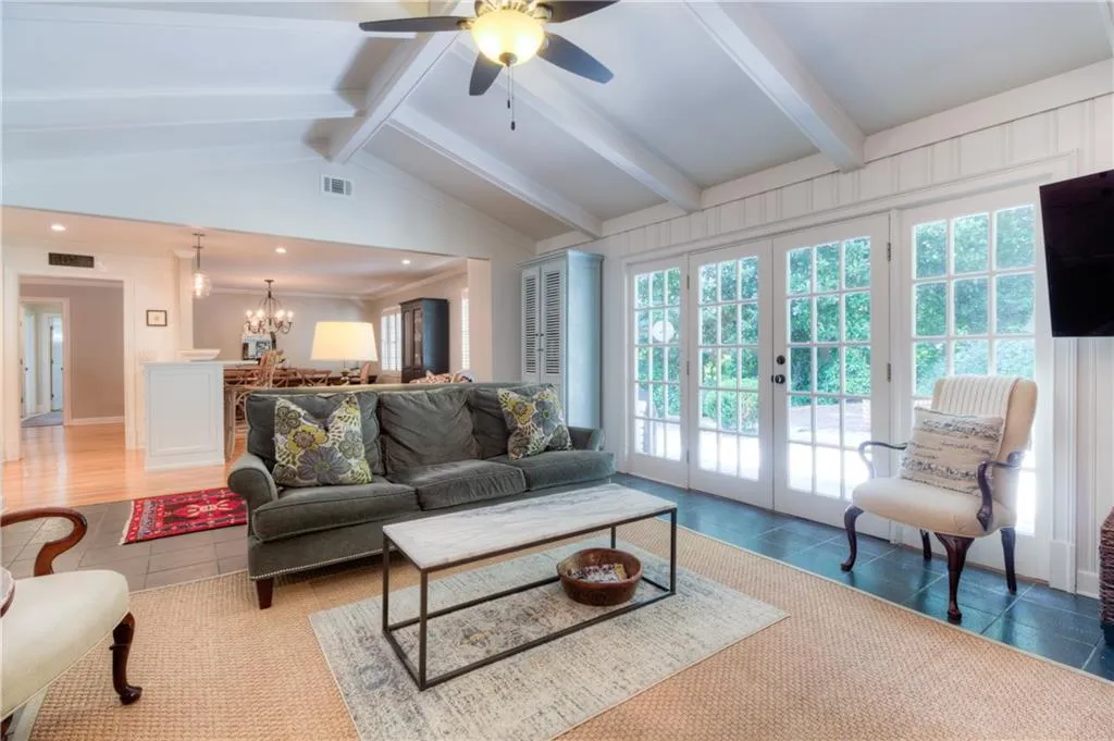 725 E Northway Lane, Atlanta, Georgia 30342, 4 Bedrooms Bedrooms, ,3 BathroomsBathrooms,Residential,Sold,725 E Northway Lane,6582252