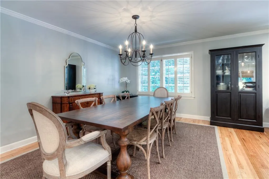 725 E Northway Lane, Atlanta, Georgia 30342, 4 Bedrooms Bedrooms, ,3 BathroomsBathrooms,Residential,Sold,725 E Northway Lane,6582252