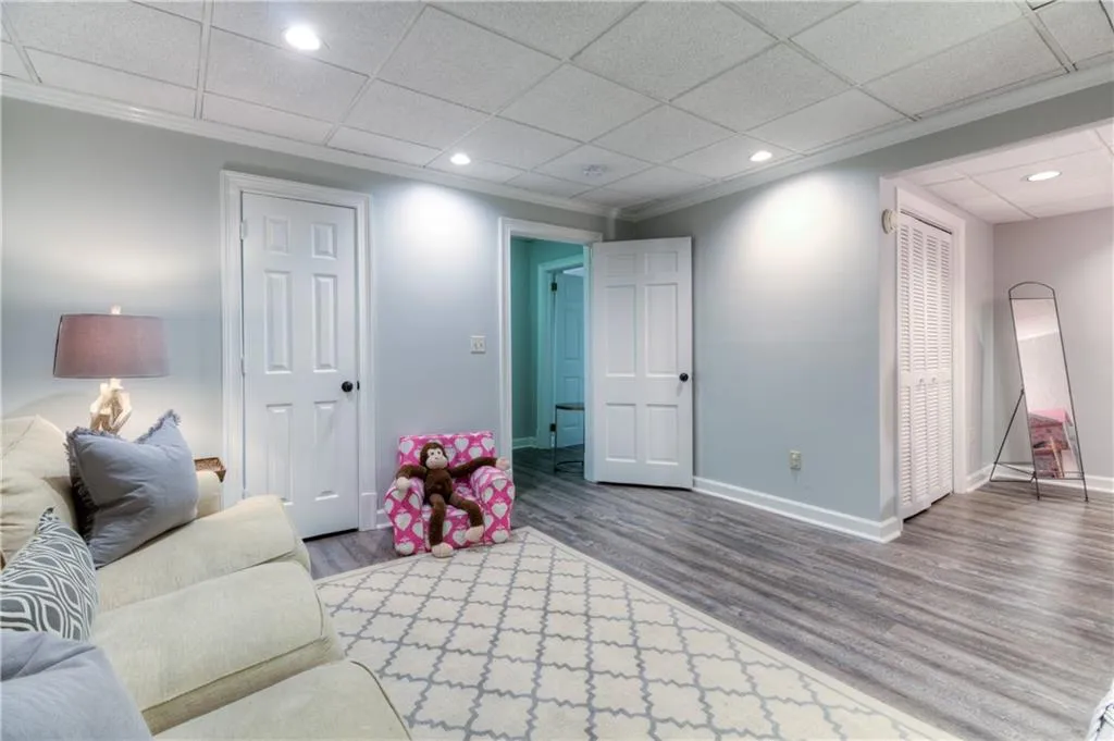 725 E Northway Lane, Atlanta, Georgia 30342, 4 Bedrooms Bedrooms, ,3 BathroomsBathrooms,Residential,Sold,725 E Northway Lane,6582252
