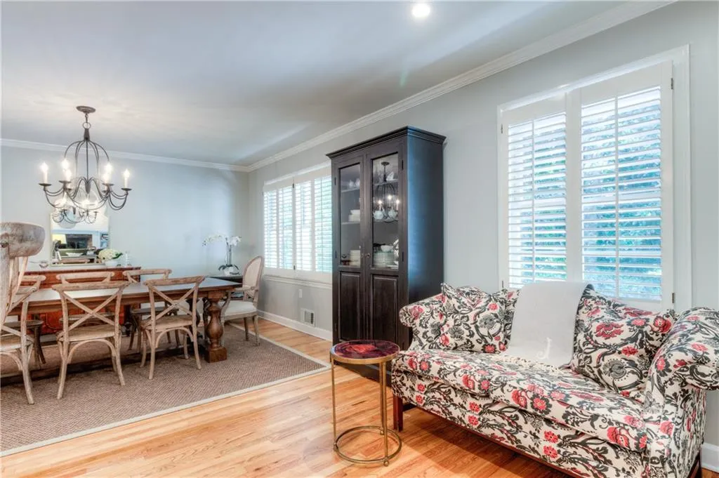 725 E Northway Lane, Atlanta, Georgia 30342, 4 Bedrooms Bedrooms, ,3 BathroomsBathrooms,Residential,Sold,725 E Northway Lane,6582252