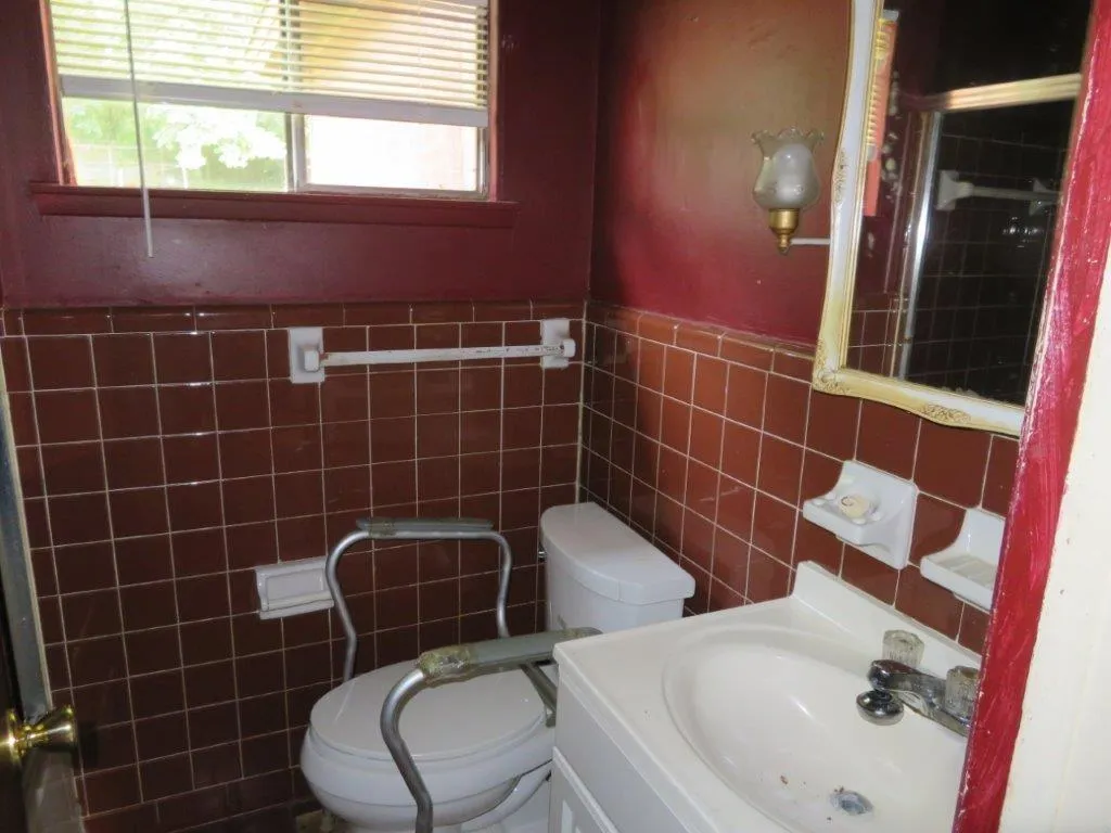 2353 Clarissa Drive Nw, Atlanta, Georgia 30318, 3 Bedrooms Bedrooms, ,1 BathroomBathrooms,Residential,For Sale,2353 Clarissa Drive Nw,7645711