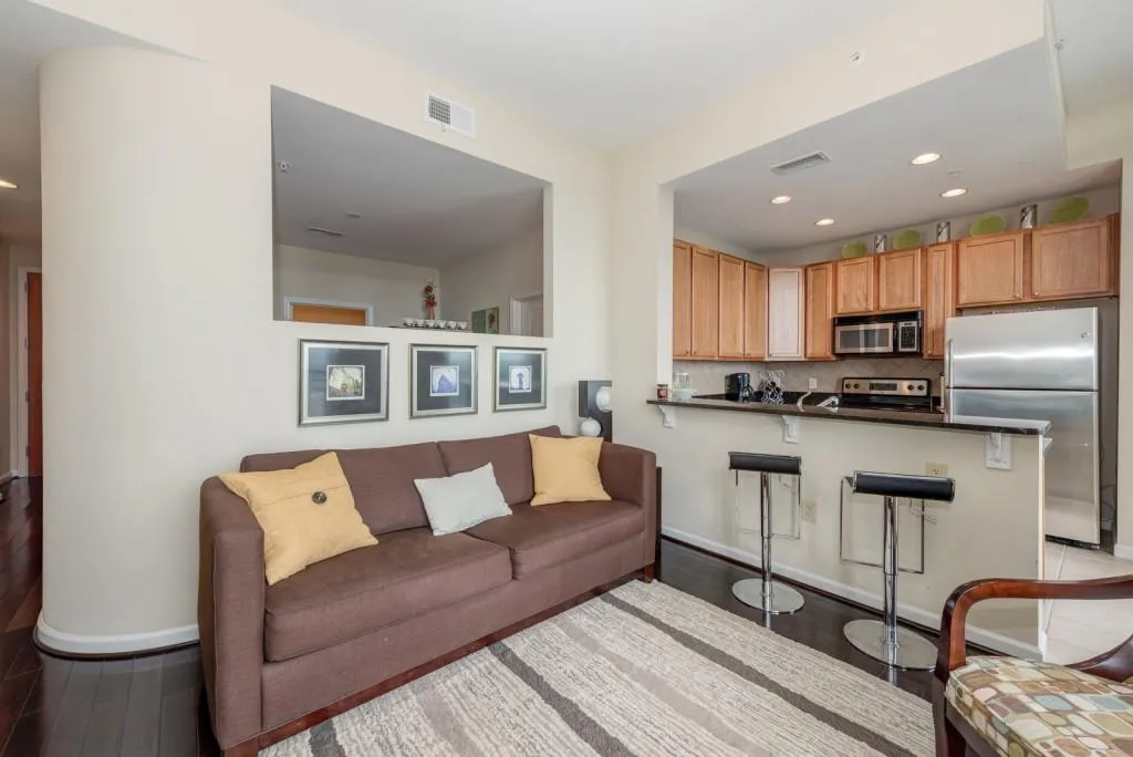 3040 Peachtree Road Nw Unit 1610, Atlanta, Georgia 30305, 1 Bedroom Bedrooms, ,1 BathroomBathrooms,Residential,Sold,3040 Peachtree Road Nw Unit 1610,5741954
