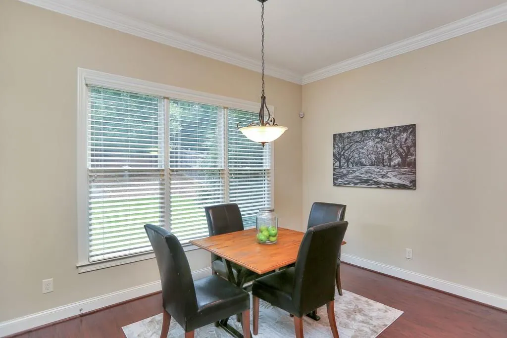 514 Glenmanor Court, Atlanta, Georgia 30328, 4 Bedrooms Bedrooms, ,3 BathroomsBathrooms,Residential,Sold,514 Glenmanor Court,6038267