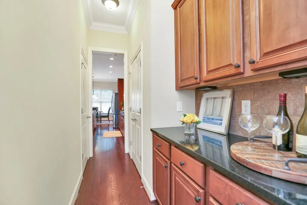 514 Glenmanor Court, Atlanta, Georgia 30328, 4 Bedrooms Bedrooms, ,3 BathroomsBathrooms,Residential,Sold,514 Glenmanor Court,6038267