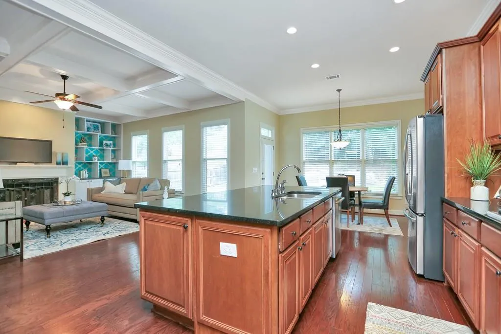 514 Glenmanor Court, Atlanta, Georgia 30328, 4 Bedrooms Bedrooms, ,3 BathroomsBathrooms,Residential,Sold,514 Glenmanor Court,6038267