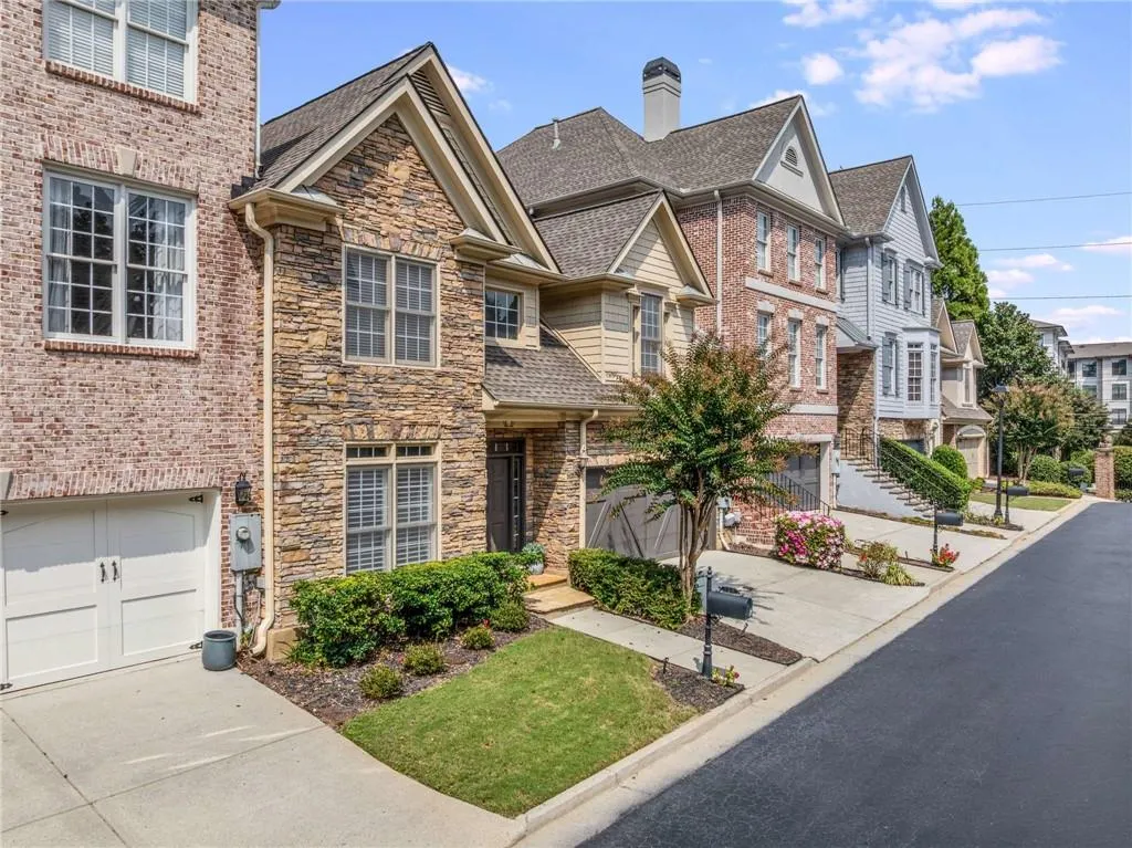 188 Mystic Court, Atlanta, Georgia 30342, 3 Bedrooms Bedrooms, ,3 BathroomsBathrooms,Residential,For Sale,188 Mystic Court,7656155