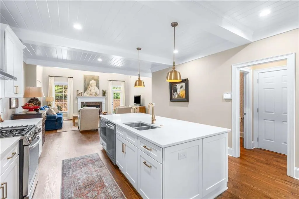 188 Mystic Court, Atlanta, Georgia 30342, 3 Bedrooms Bedrooms, ,3 BathroomsBathrooms,Residential,For Sale,188 Mystic Court,7656155