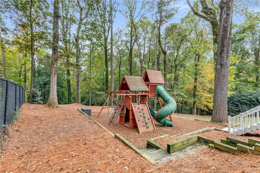 720 Fair Oaks Manor, Sandy Springs, Georgia 30327, 5 Bedrooms Bedrooms, ,4 BathroomsBathrooms,Residential,Sold,720 Fair Oaks Manor,7673452