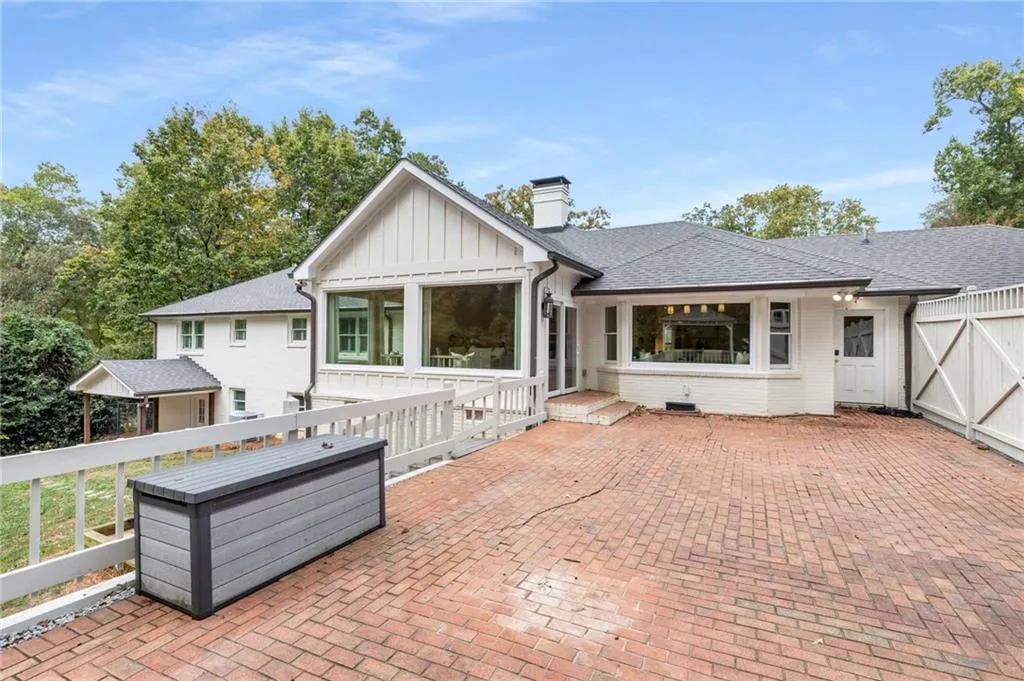 720 Fair Oaks Manor, Sandy Springs, Georgia 30327, 5 Bedrooms Bedrooms, ,4 BathroomsBathrooms,Residential,For Sale,720 Fair Oaks Manor,7673452