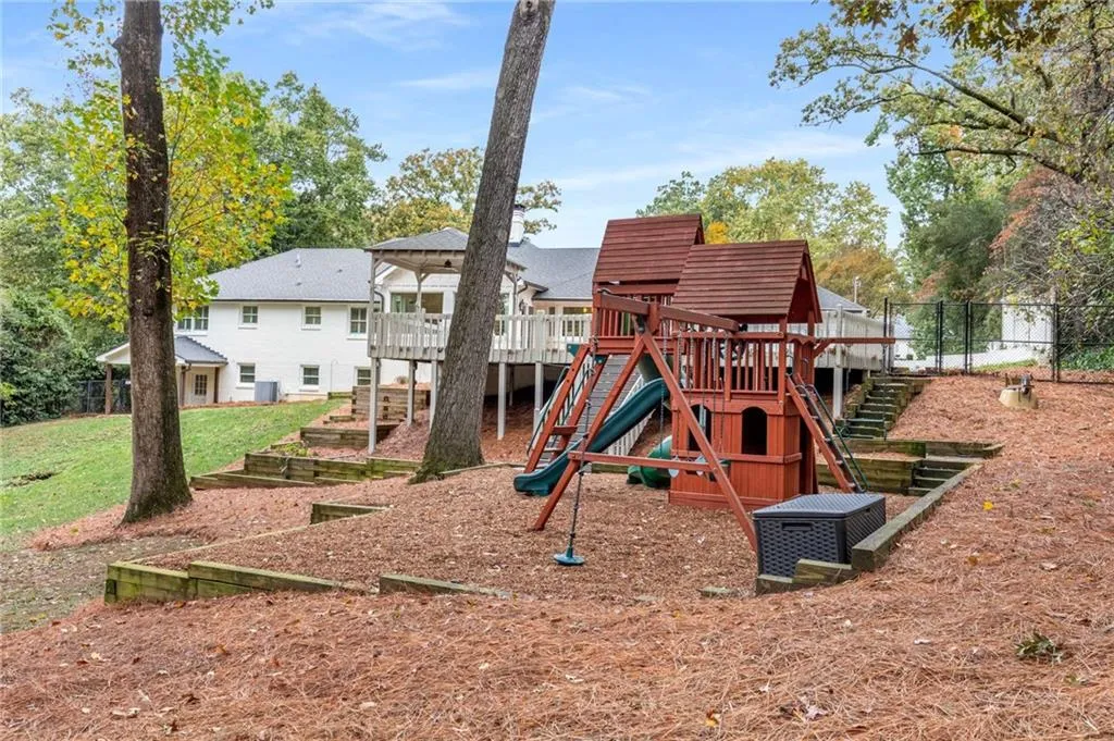 720 Fair Oaks Manor, Sandy Springs, Georgia 30327, 5 Bedrooms Bedrooms, ,4 BathroomsBathrooms,Residential,For Sale,720 Fair Oaks Manor,7673452