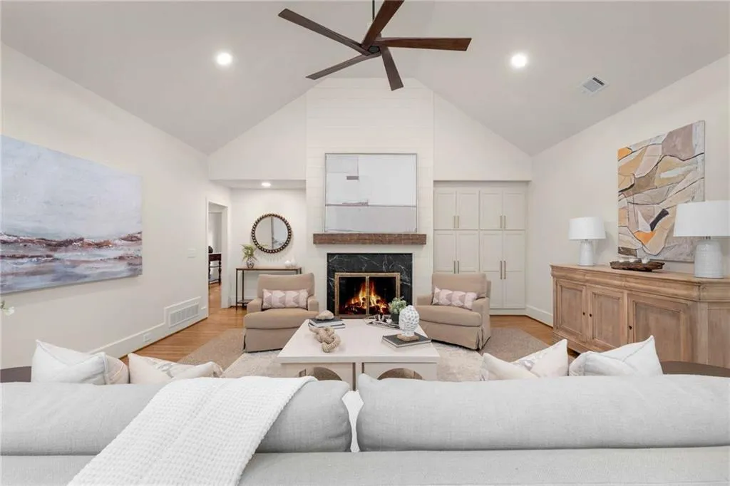 720 Fair Oaks Manor, Sandy Springs, Georgia 30327, 5 Bedrooms Bedrooms, ,4 BathroomsBathrooms,Residential,Sold,720 Fair Oaks Manor,7673452
