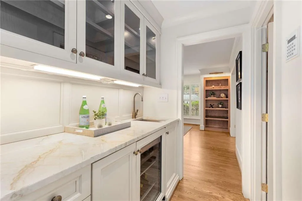 720 Fair Oaks Manor, Sandy Springs, Georgia 30327, 5 Bedrooms Bedrooms, ,4 BathroomsBathrooms,Residential,For Sale,720 Fair Oaks Manor,7673452