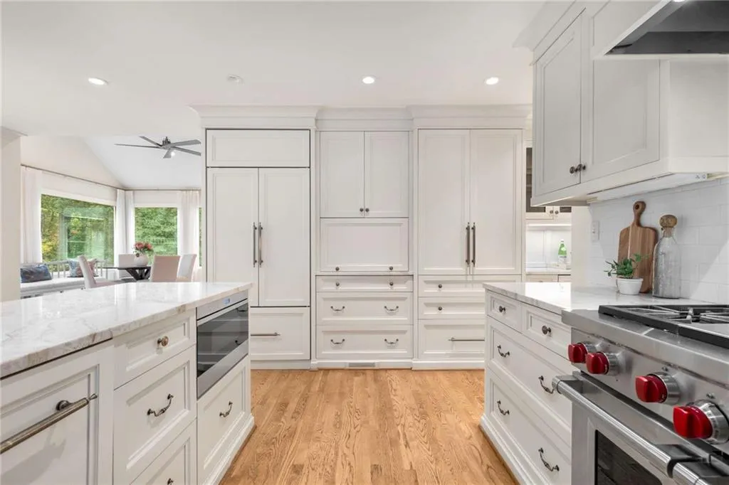 720 Fair Oaks Manor, Sandy Springs, Georgia 30327, 5 Bedrooms Bedrooms, ,4 BathroomsBathrooms,Residential,For Sale,720 Fair Oaks Manor,7673452