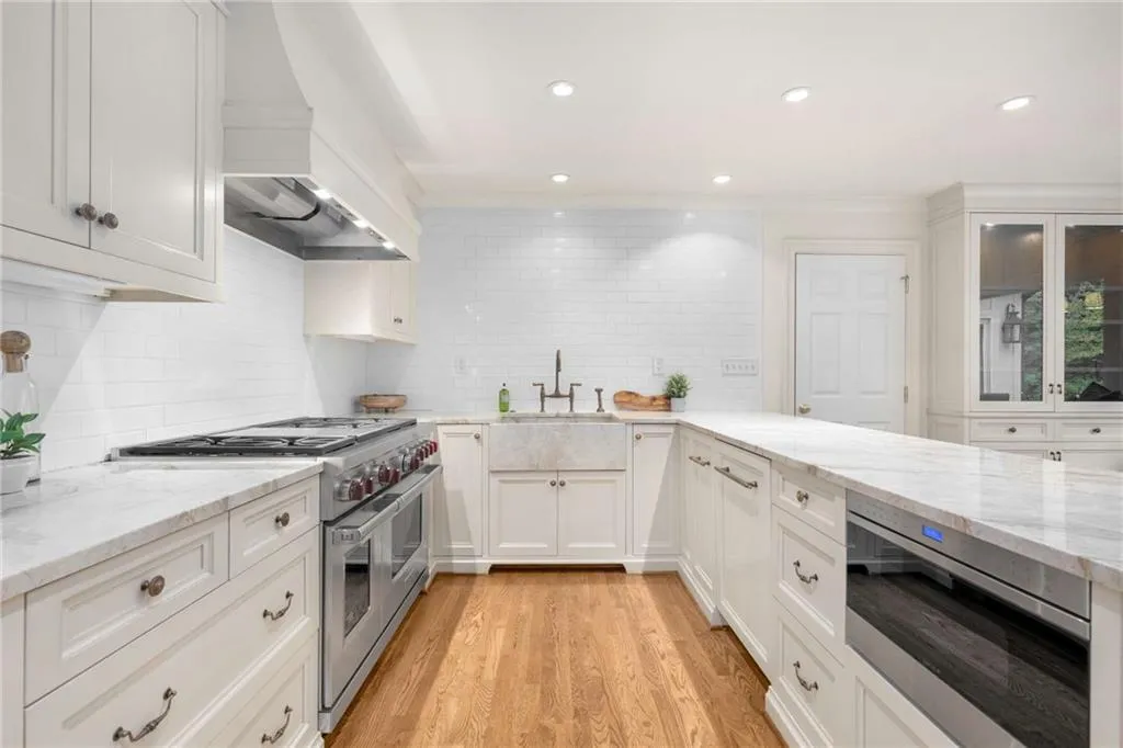 720 Fair Oaks Manor, Sandy Springs, Georgia 30327, 5 Bedrooms Bedrooms, ,4 BathroomsBathrooms,Residential,For Sale,720 Fair Oaks Manor,7673452