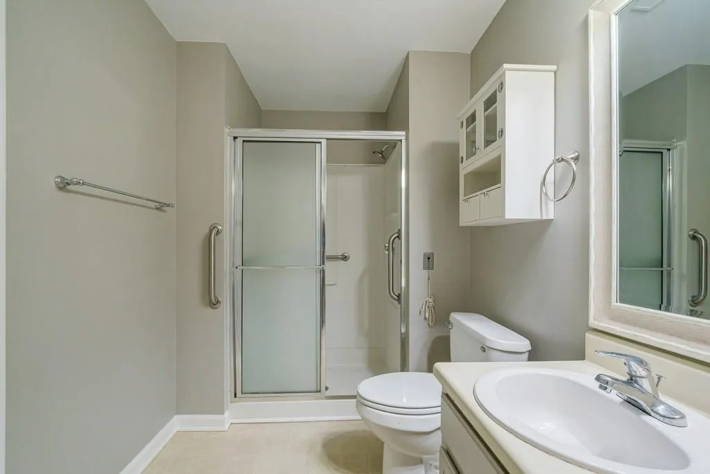 300 Johnson Ferry Road Ne Unit A310, Sandy Springs, Georgia 30328, 1 Bedroom Bedrooms, ,1 BathroomBathrooms,Residential,Sold,300 Johnson Ferry Road Ne Unit A310,6974033