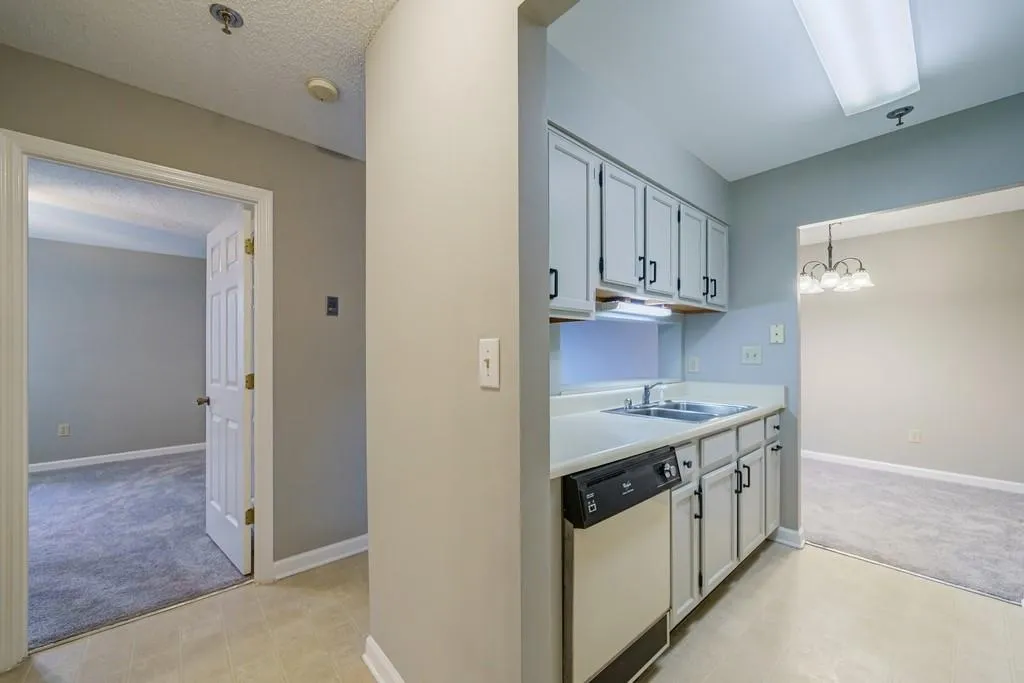 300 Johnson Ferry Road Ne Unit A310, Sandy Springs, Georgia 30328, 1 Bedroom Bedrooms, ,1 BathroomBathrooms,Residential,Sold,300 Johnson Ferry Road Ne Unit A310,6974033