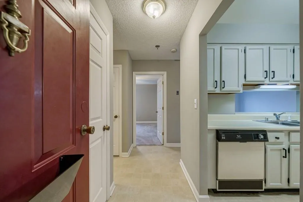 300 Johnson Ferry Road Ne Unit A310, Sandy Springs, Georgia 30328, 1 Bedroom Bedrooms, ,1 BathroomBathrooms,Residential,Sold,300 Johnson Ferry Road Ne Unit A310,6974033