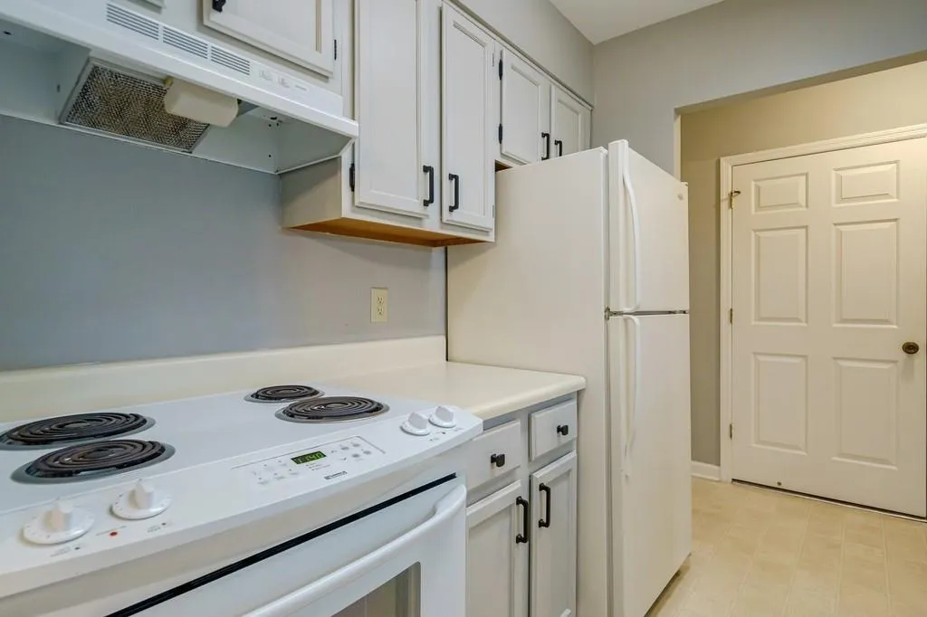 300 Johnson Ferry Road Ne Unit A310, Sandy Springs, Georgia 30328, 1 Bedroom Bedrooms, ,1 BathroomBathrooms,Residential,Sold,300 Johnson Ferry Road Ne Unit A310,6974033