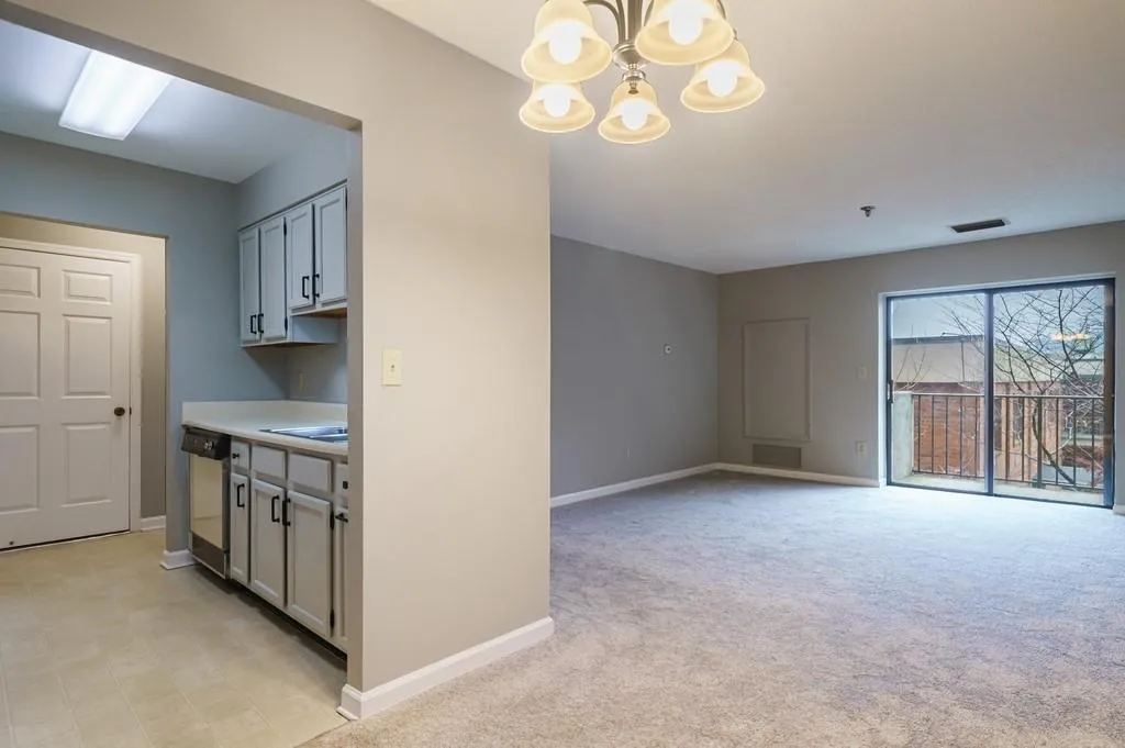 300 Johnson Ferry Road Ne Unit A310, Sandy Springs, Georgia 30328, 1 Bedroom Bedrooms, ,1 BathroomBathrooms,Residential,Sold,300 Johnson Ferry Road Ne Unit A310,6974033