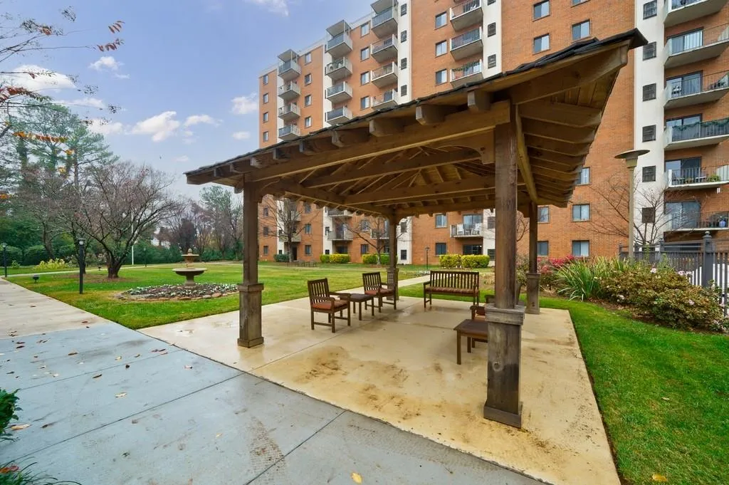 300 Johnson Ferry Road Ne Unit A310, Sandy Springs, Georgia 30328, 1 Bedroom Bedrooms, ,1 BathroomBathrooms,Residential,Sold,300 Johnson Ferry Road Ne Unit A310,6974033