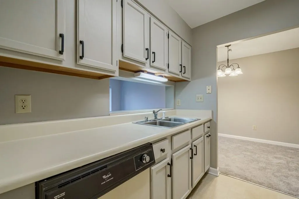 300 Johnson Ferry Road Ne Unit A310, Sandy Springs, Georgia 30328, 1 Bedroom Bedrooms, ,1 BathroomBathrooms,Residential,Sold,300 Johnson Ferry Road Ne Unit A310,6974033