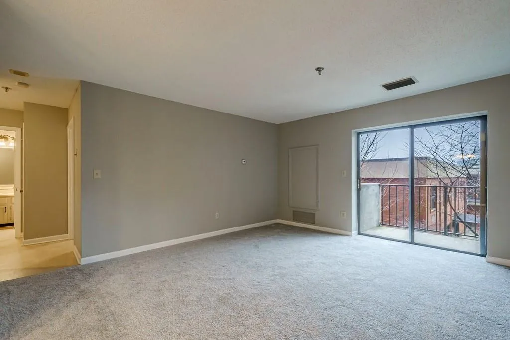 300 Johnson Ferry Road Ne Unit A310, Sandy Springs, Georgia 30328, 1 Bedroom Bedrooms, ,1 BathroomBathrooms,Residential,Sold,300 Johnson Ferry Road Ne Unit A310,6974033