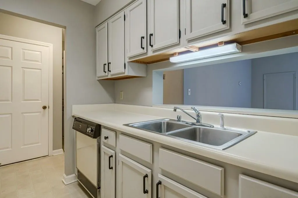 300 Johnson Ferry Road Ne Unit A310, Sandy Springs, Georgia 30328, 1 Bedroom Bedrooms, ,1 BathroomBathrooms,Residential,Sold,300 Johnson Ferry Road Ne Unit A310,6974033