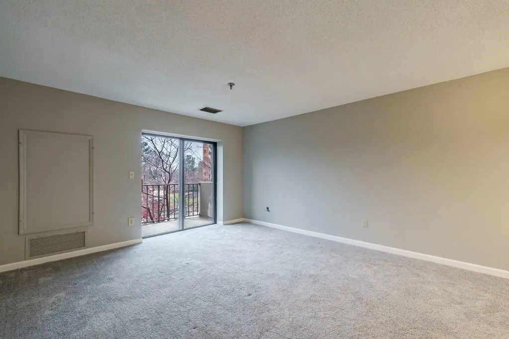 300 Johnson Ferry Road Ne Unit A310, Sandy Springs, Georgia 30328, 1 Bedroom Bedrooms, ,1 BathroomBathrooms,Residential,Sold,300 Johnson Ferry Road Ne Unit A310,6974033