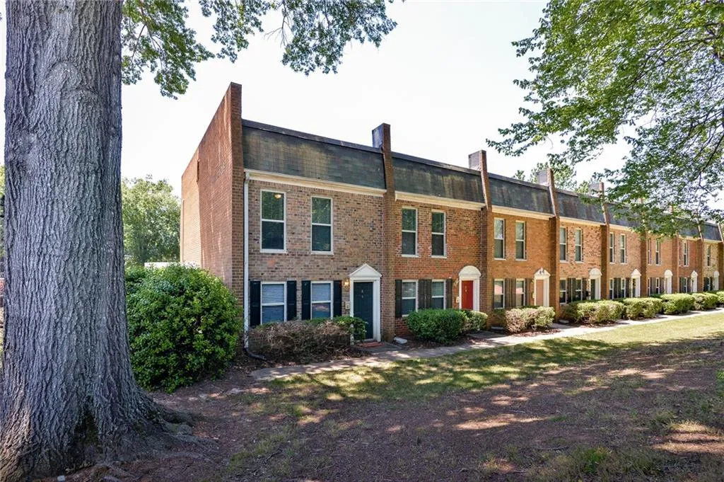 205 Winding River Drive Unit A, Atlanta, Georgia 30350, 2 Bedrooms Bedrooms, ,2 BathroomsBathrooms,Residential,Sold,205 Winding River Drive Unit A,5846225