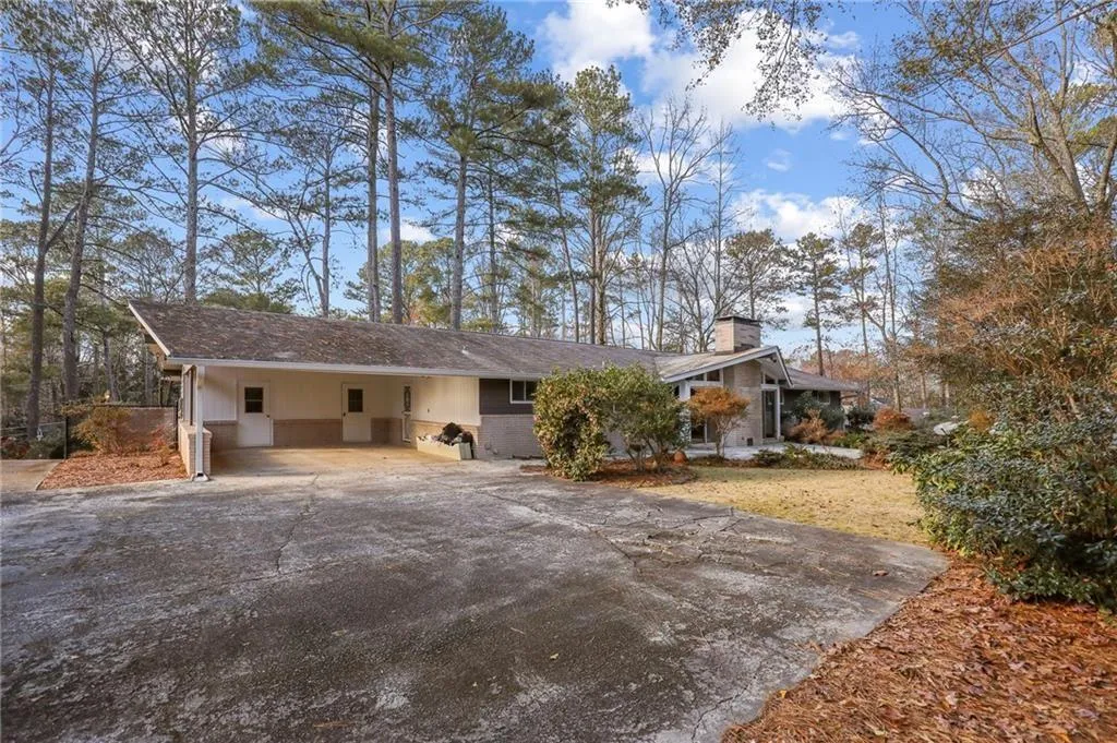 6365 River Overlook Drive, Atlanta, Georgia 30328, 4 Bedrooms Bedrooms, ,3 BathroomsBathrooms,Residential,Sold,6365 River Overlook Drive,6819021