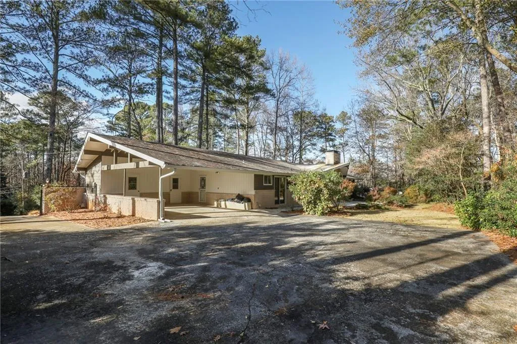 6365 River Overlook Drive, Atlanta, Georgia 30328, 4 Bedrooms Bedrooms, ,3 BathroomsBathrooms,Residential,Sold,6365 River Overlook Drive,6819021