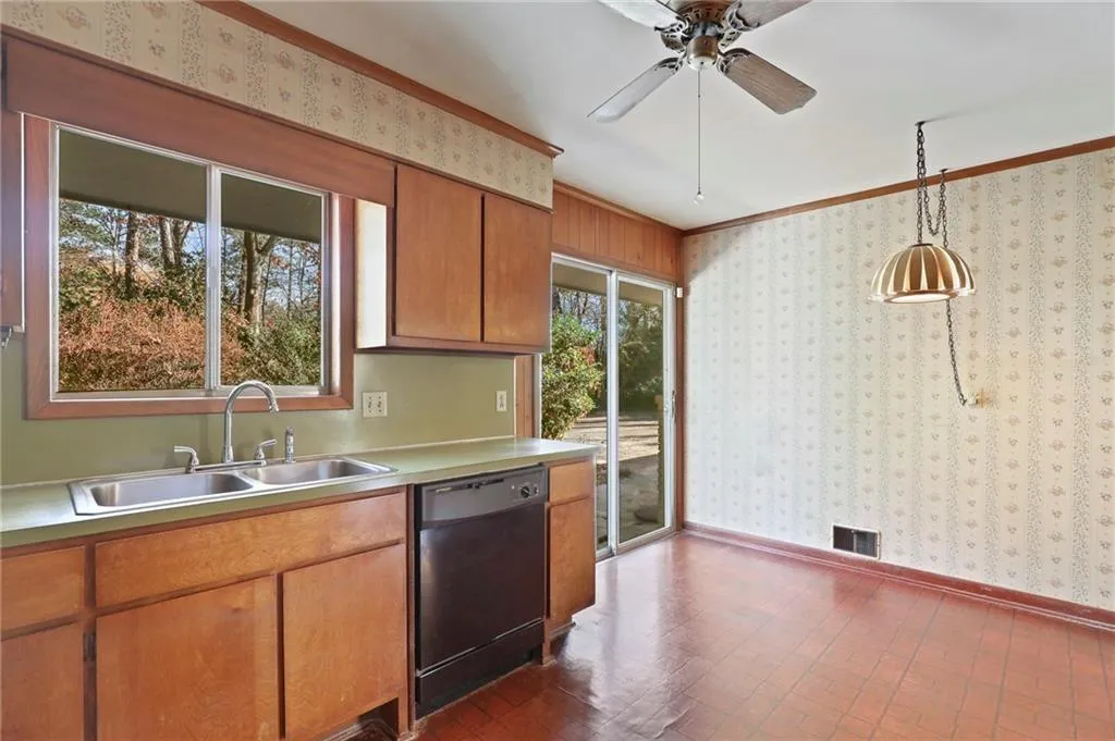 6365 River Overlook Drive, Atlanta, Georgia 30328, 4 Bedrooms Bedrooms, ,3 BathroomsBathrooms,Residential,Sold,6365 River Overlook Drive,6819021