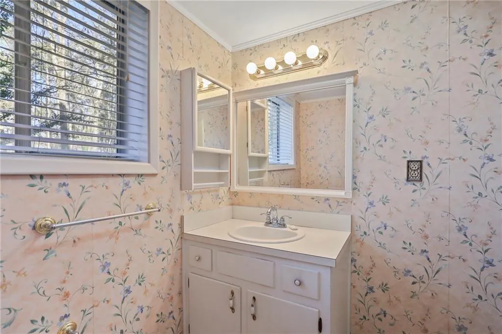 6365 River Overlook Drive, Atlanta, Georgia 30328, 4 Bedrooms Bedrooms, ,3 BathroomsBathrooms,Residential,Sold,6365 River Overlook Drive,6819021