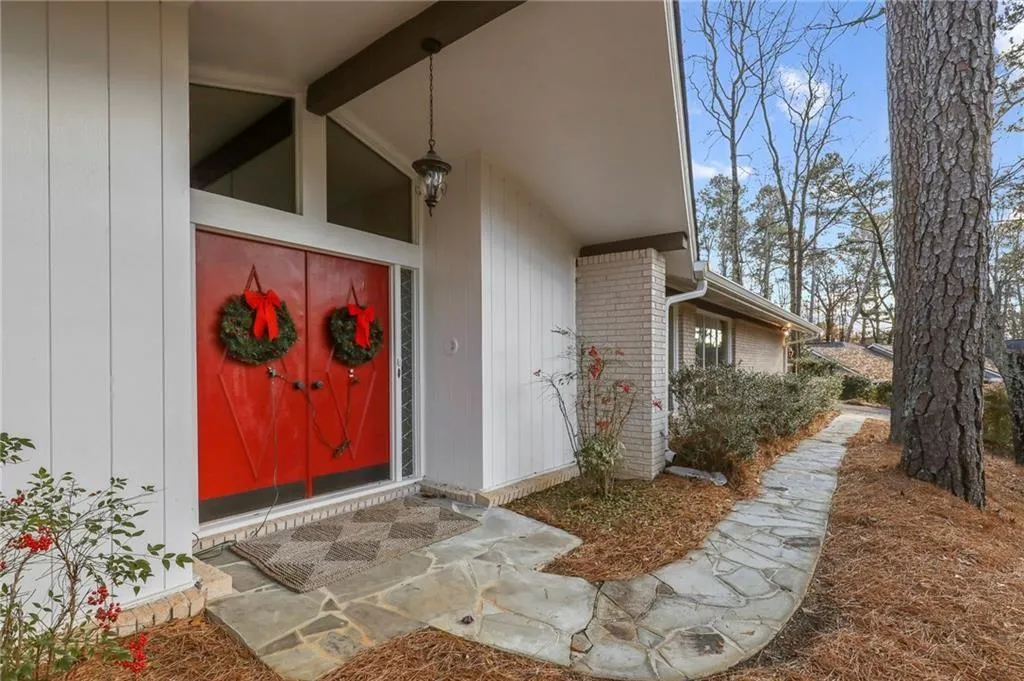 6365 River Overlook Drive, Atlanta, Georgia 30328, 4 Bedrooms Bedrooms, ,3 BathroomsBathrooms,Residential,Sold,6365 River Overlook Drive,6819021
