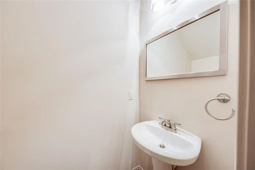 917 Persimmon Point, Sandy Springs, Georgia 30328, 2 Bedrooms Bedrooms, ,2 BathroomsBathrooms,Residential,Sold,917 Persimmon Point,7146899