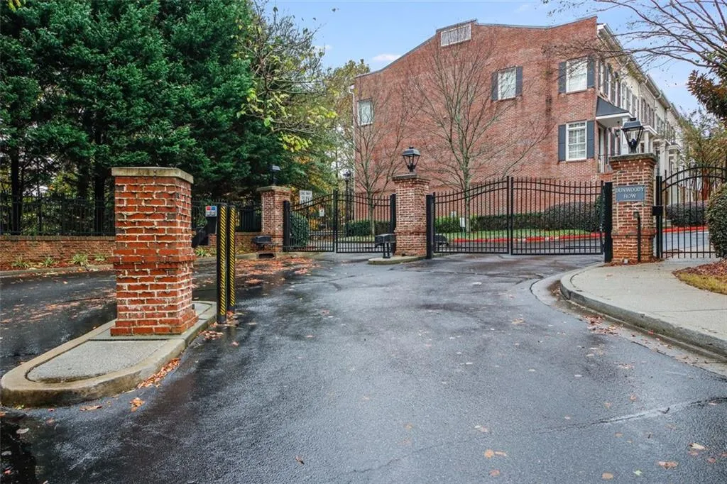 917 Persimmon Point, Sandy Springs, Georgia 30328, 2 Bedrooms Bedrooms, ,2 BathroomsBathrooms,Residential,Sold,917 Persimmon Point,7146899