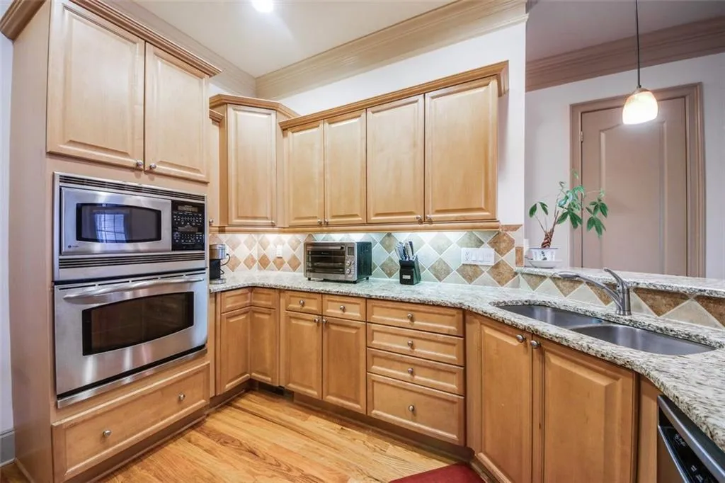 917 Persimmon Point, Sandy Springs, Georgia 30328, 2 Bedrooms Bedrooms, ,2 BathroomsBathrooms,Residential,Sold,917 Persimmon Point,7146899