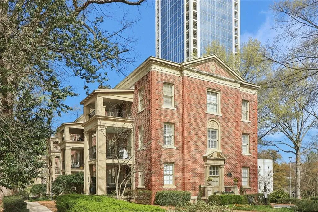2814 Peachtree Road Nw Unit 10, Atlanta, Georgia 30305, 2 Bedrooms Bedrooms, 0 ,1 BathroomBathrooms,Residential,Sold,2814 Peachtree Road Nw Unit 10,7737909
