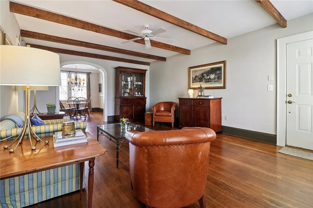 2814 Peachtree Road Nw Unit 10, Atlanta, Georgia 30305, 2 Bedrooms Bedrooms, 0 ,1 BathroomBathrooms,Residential,Sold,2814 Peachtree Road Nw Unit 10,7737909