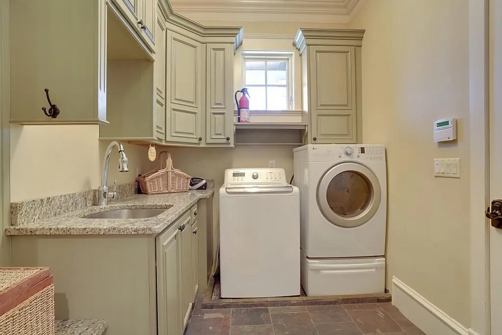 500 Belada Boulevard, Sandy Springs, Georgia 30342, 6 Bedrooms Bedrooms, ,6 BathroomsBathrooms,Residential,Sold,500 Belada Boulevard,5551999