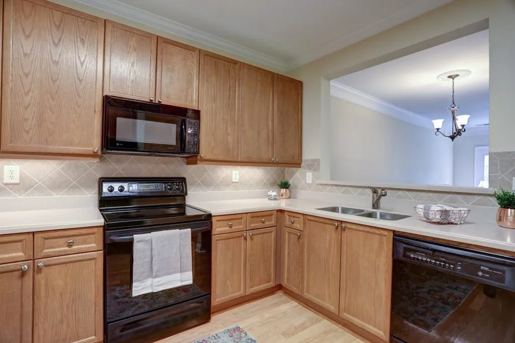 5415 Northland Drive Unit 302, Sandy Springs, Georgia 30342, 1 Bedroom Bedrooms, ,1 BathroomBathrooms,Residential,Sold,5415 Northland Drive Unit 302,6598709