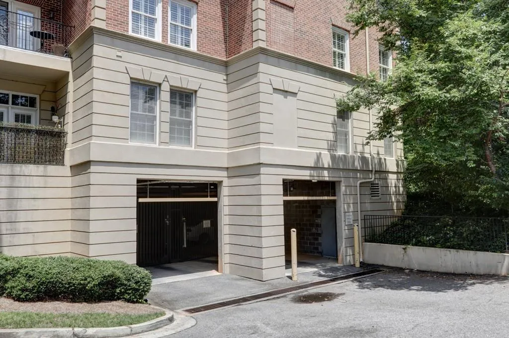 5415 Northland Drive Unit 302, Sandy Springs, Georgia 30342, 1 Bedroom Bedrooms, ,1 BathroomBathrooms,Residential,Sold,5415 Northland Drive Unit 302,6598709