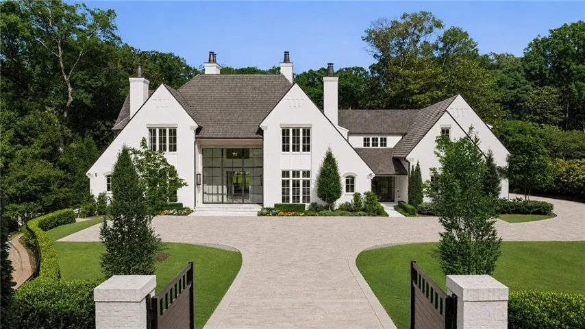 3517 Knollwood Drive Nw, Atlanta, Georgia 30305