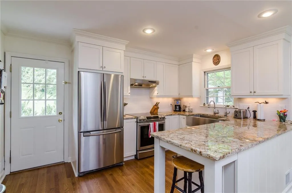 1556 Walthall Court Nw, Atlanta, Georgia 30318, 3 Bedrooms Bedrooms, ,2 BathroomsBathrooms,Residential,Sold,1556 Walthall Court Nw,5732922