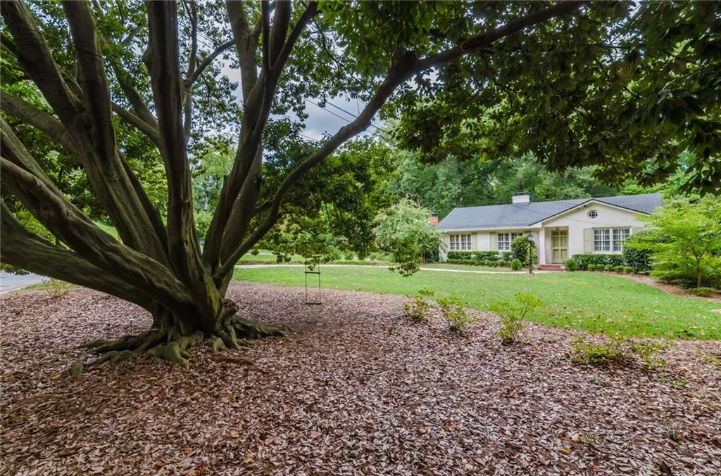 1556 Walthall Court Nw, Atlanta, Georgia 30318, 3 Bedrooms Bedrooms, ,2 BathroomsBathrooms,Residential,Sold,1556 Walthall Court Nw,5732922
