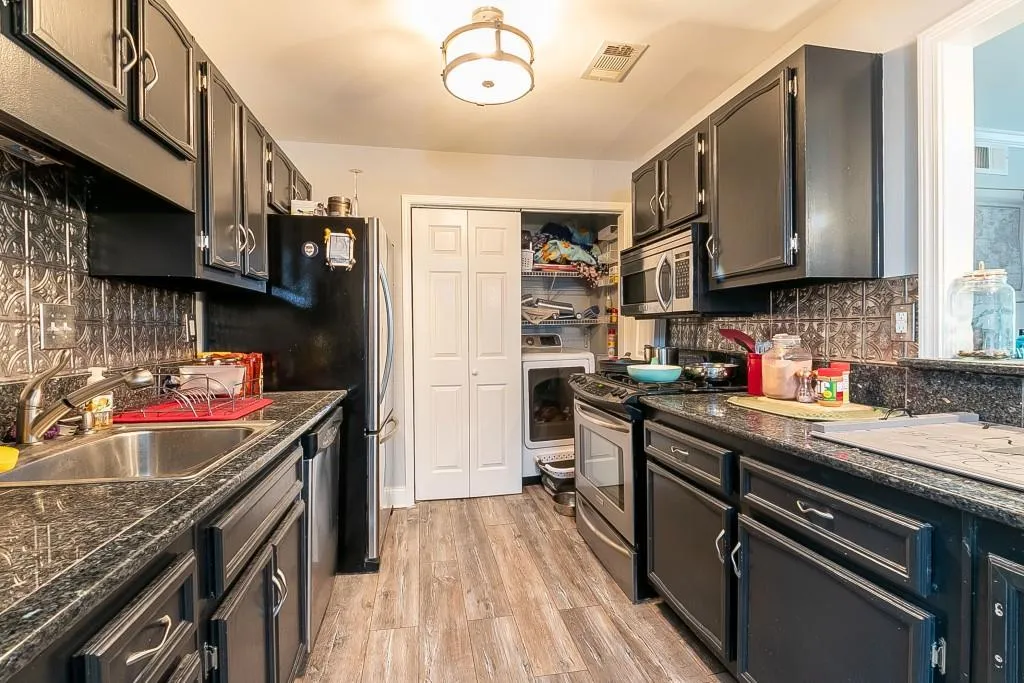 1609 Vicksburg Place, Sandy Springs, Georgia 30350, 2 Bedrooms Bedrooms, ,2 BathroomsBathrooms,Residential,Sold,1609 Vicksburg Place,6764871