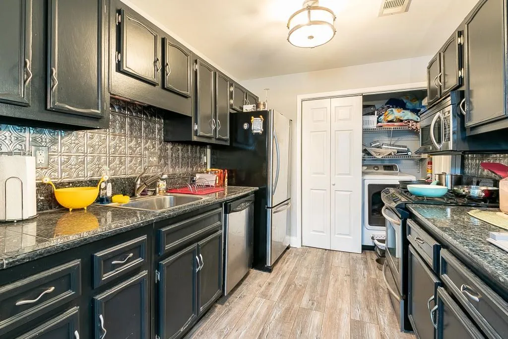 1609 Vicksburg Place, Sandy Springs, Georgia 30350, 2 Bedrooms Bedrooms, ,2 BathroomsBathrooms,Residential,Sold,1609 Vicksburg Place,6764871