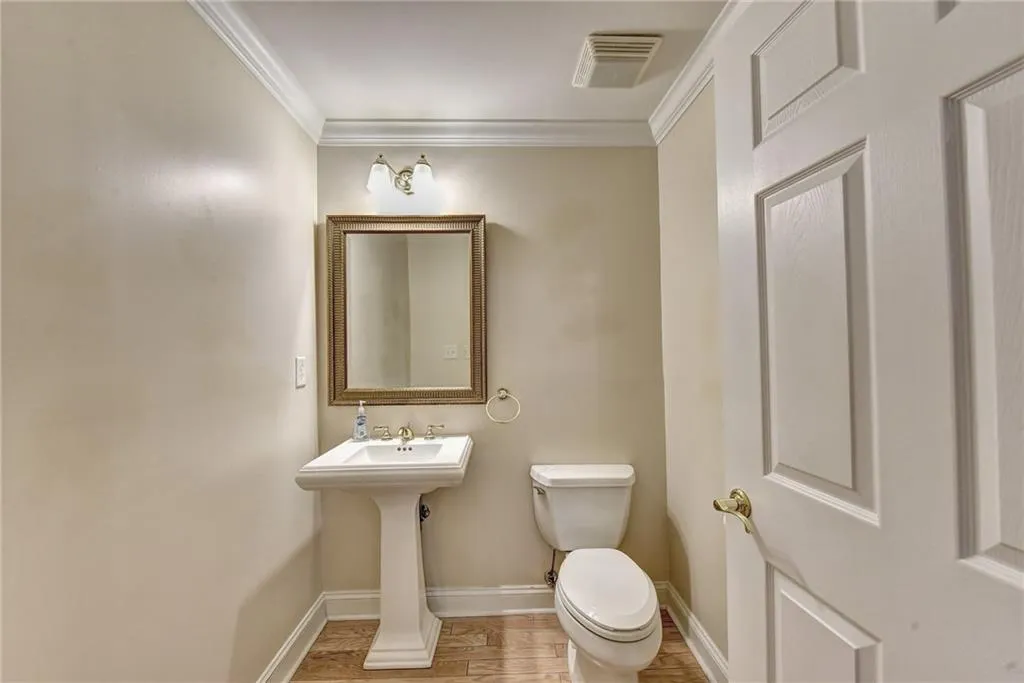 5415 Northland Drive Unit 205, Sandy Springs, Georgia 30342, 2 Bedrooms Bedrooms, ,2 BathroomsBathrooms,Residential,Sold,5415 Northland Drive Unit 205,6855020