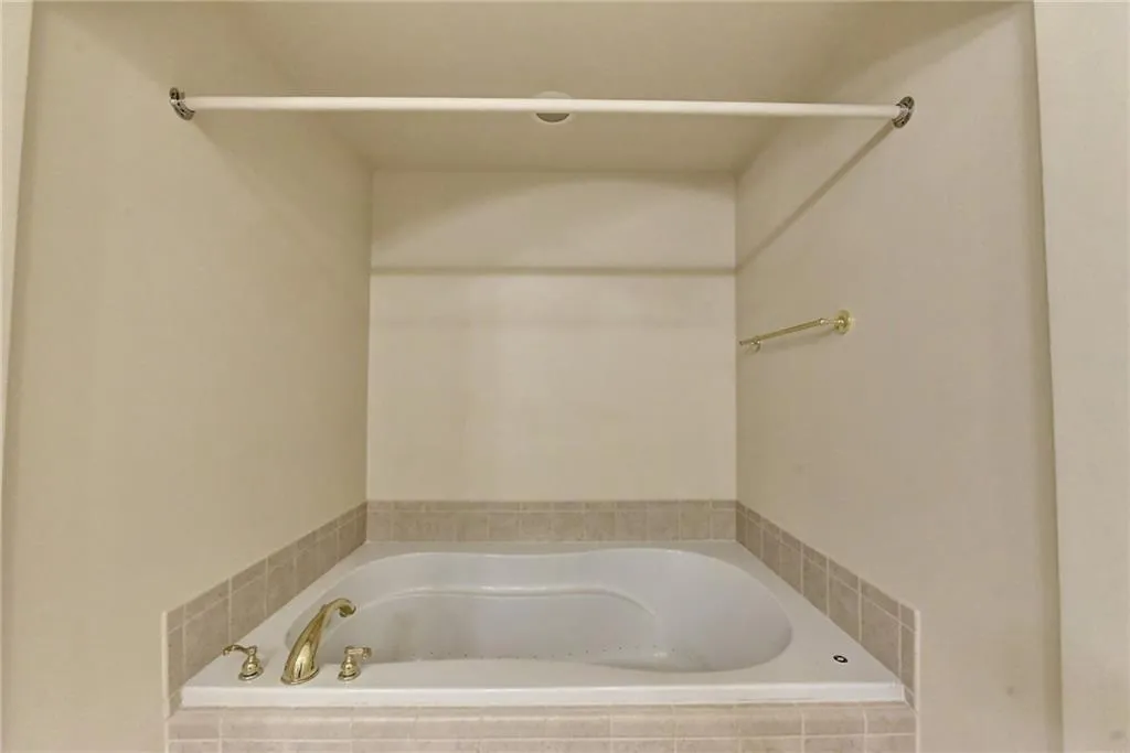 5415 Northland Drive Unit 205, Sandy Springs, Georgia 30342, 2 Bedrooms Bedrooms, ,2 BathroomsBathrooms,Residential,Sold,5415 Northland Drive Unit 205,6855020